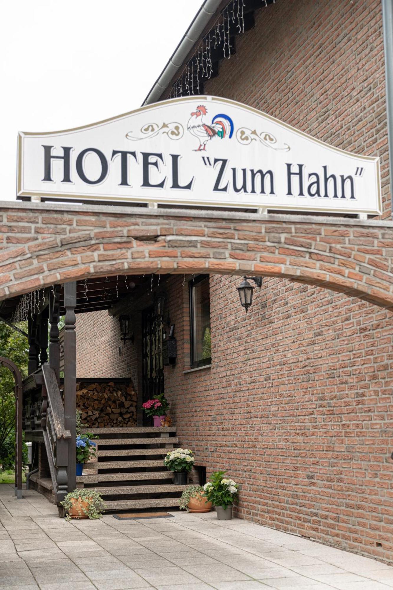 Hotel Zum Hahn Garbsen Exterior photo